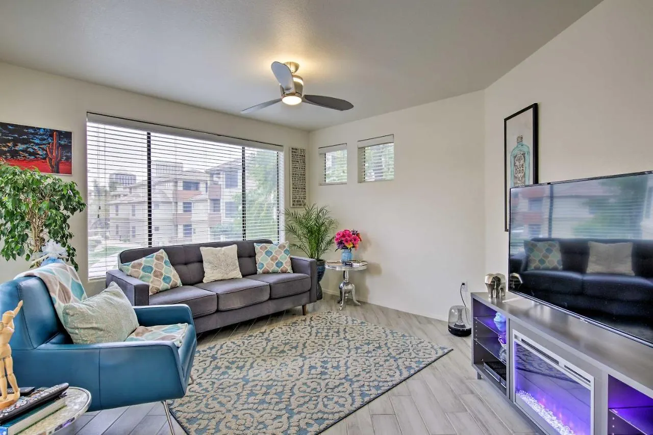 Modern Condo With Pool About 3 Mi To Downtown Phoenix!